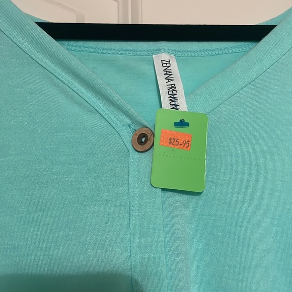 Light turquoise buttoned top - Picture 4 of 6